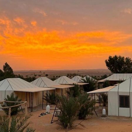 ホテル Toop Luxury Camp メルズーガ エクステリア 写真